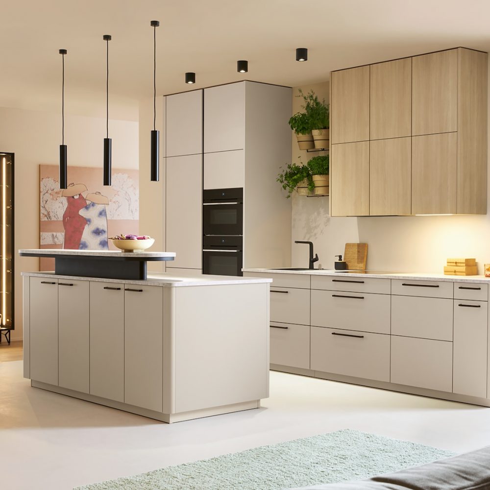 Schueller-Salona-moderne-Inselkueche-Sand